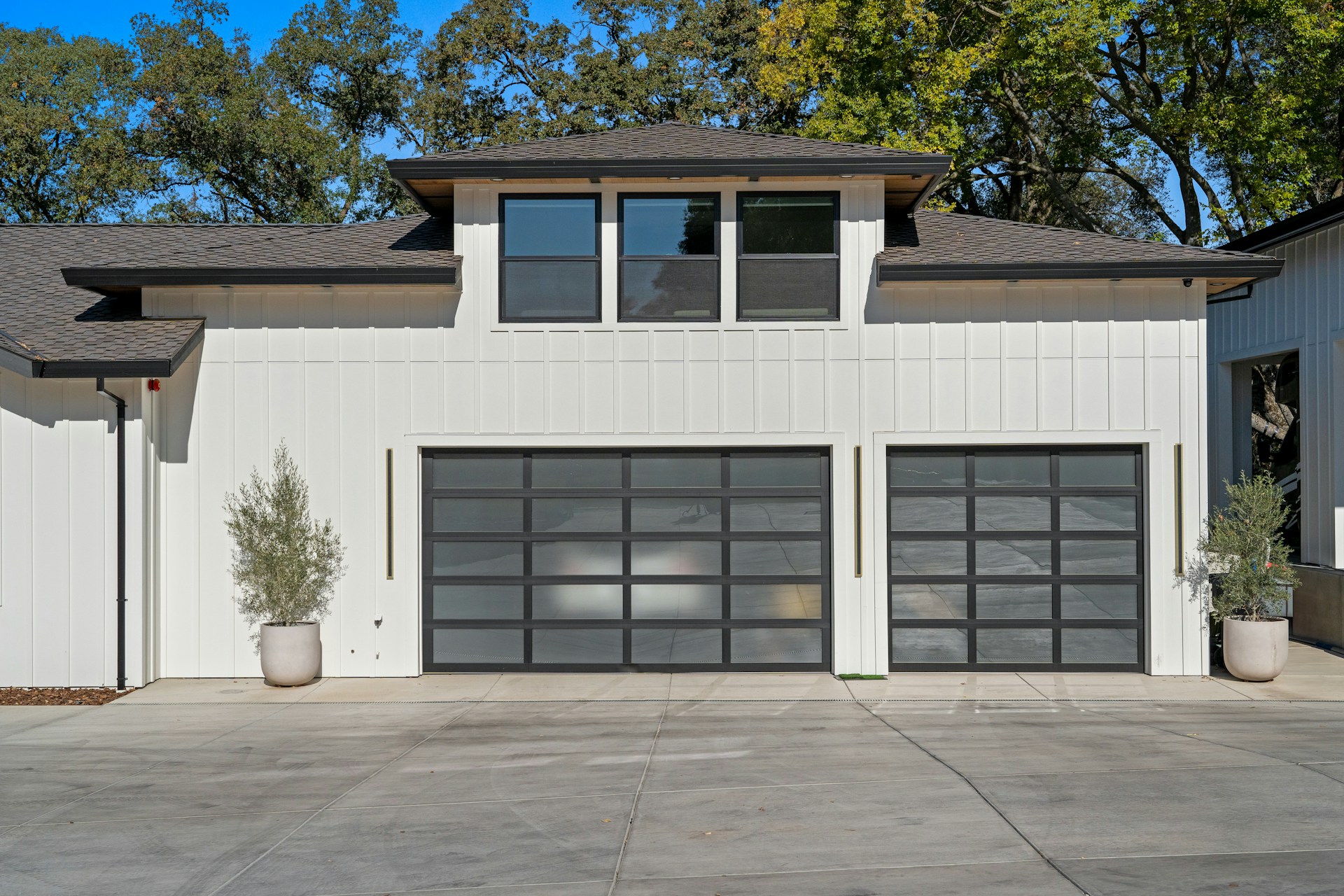 Modern garage doors on a Phoenix area home